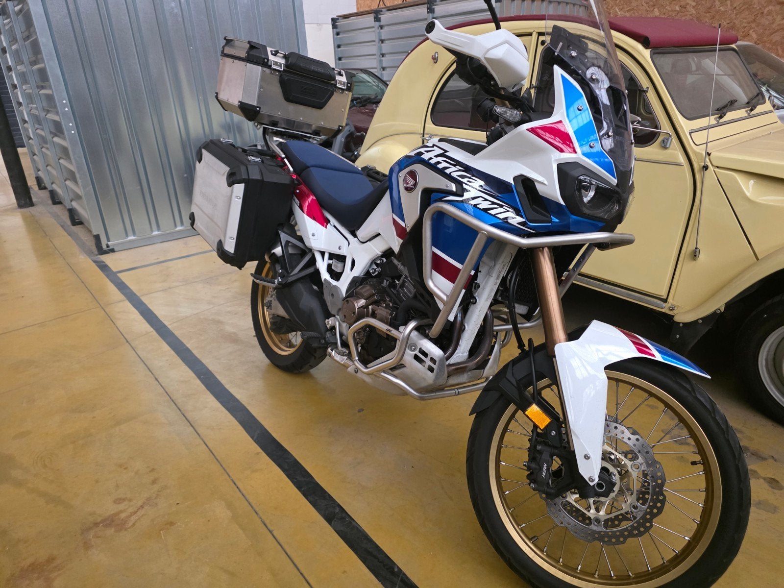 africa twin 1000cc dct 27.000KM, Motoren, Occasion, Motorrijbewijs A, 3 cilinders, Particulier