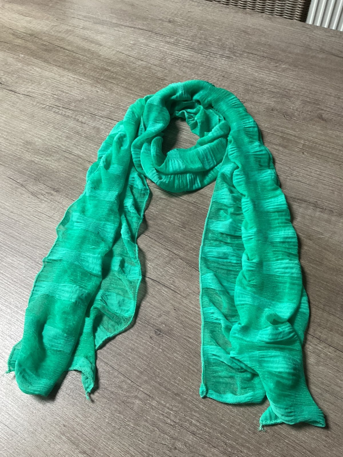 Fel groene sjaal 160x31, Kleding | Dames, Mutsen, Sjaals en Handschoenen, Ophalen of Verzenden, Zo goed als nieuw, Sjaal