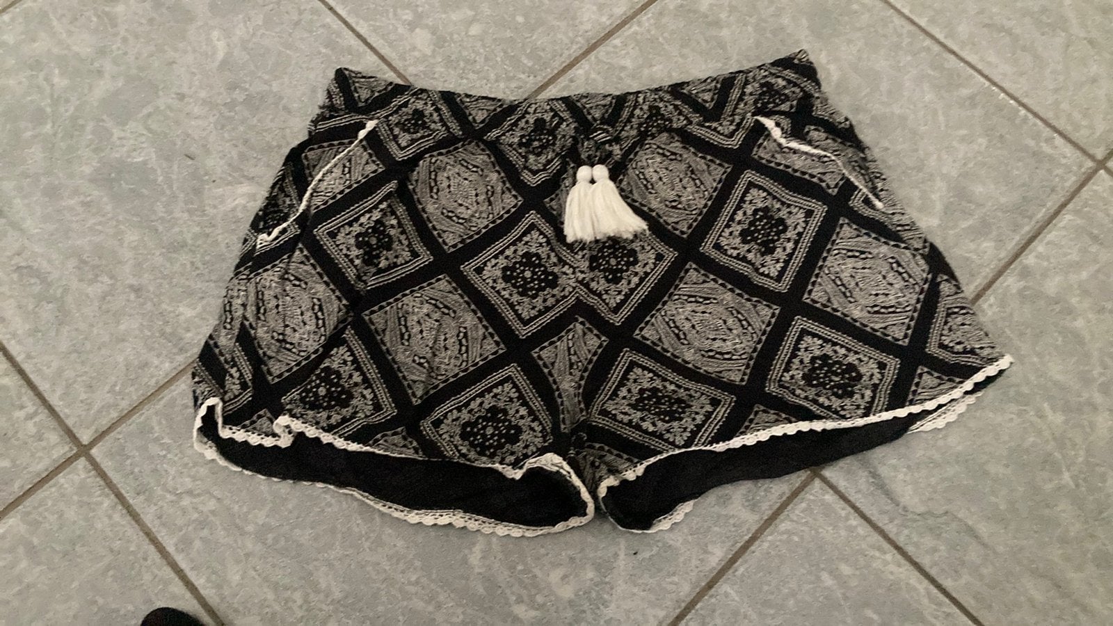 Short maat 38, Kleding | Dames, Broeken en Pantalons, Ophalen of Verzenden, Zo goed als nieuw, Maat 38/40 (M)