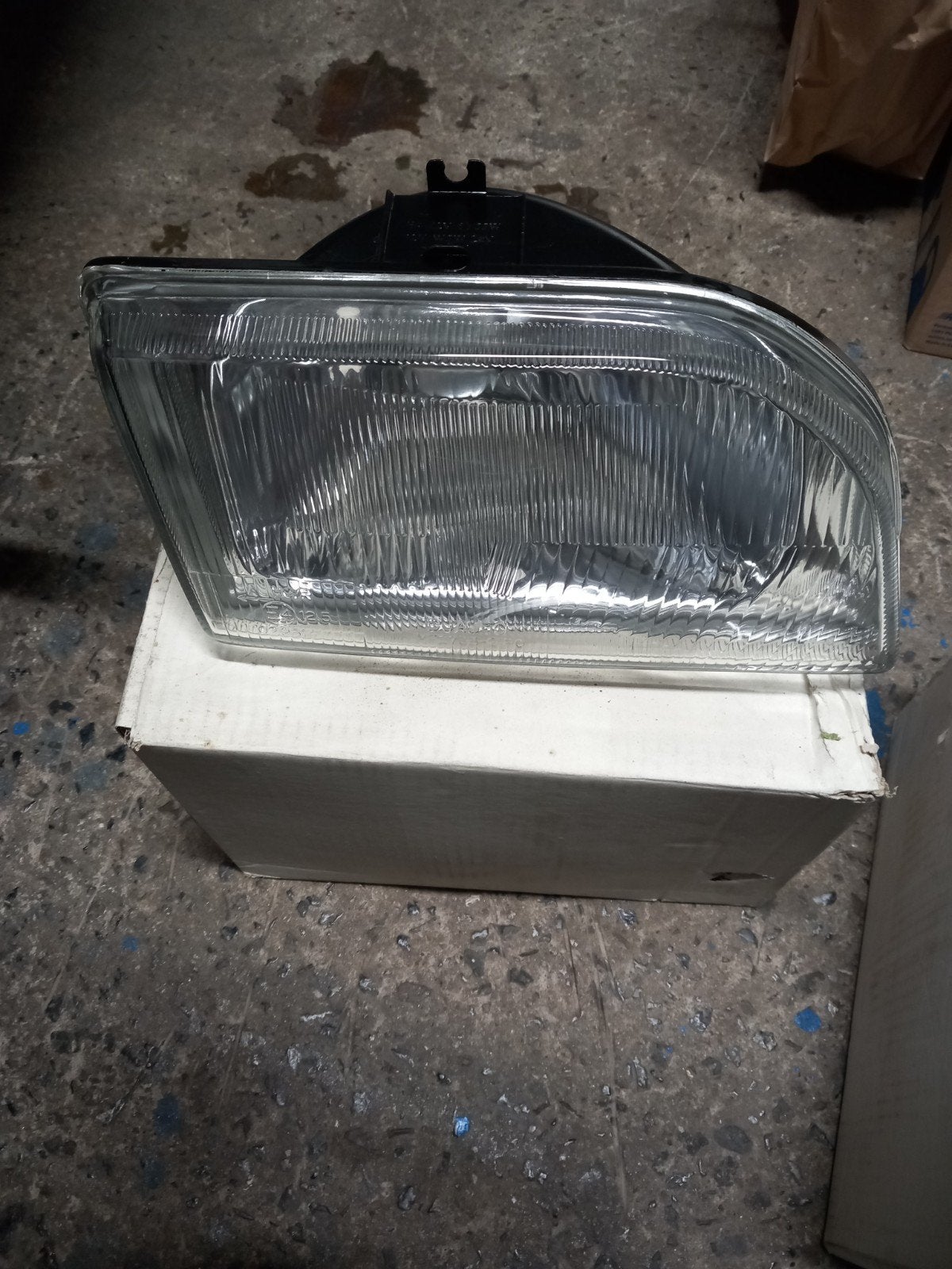 PHARE AVANT DROIT NEUF FORD FIESTA (1989 - 1995), Enlèvement, Neuf, Ford