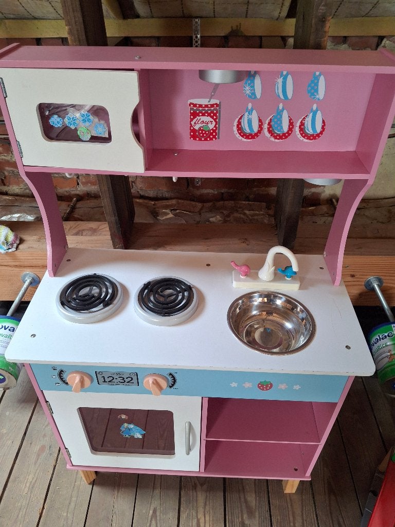 Speelgoedkeukentje met gratis keukengerei, Enfants & Bébés, Jouets | Jouer aux cuisines, Enlèvement, Utilisé, Bois, Jouer à la cuisine