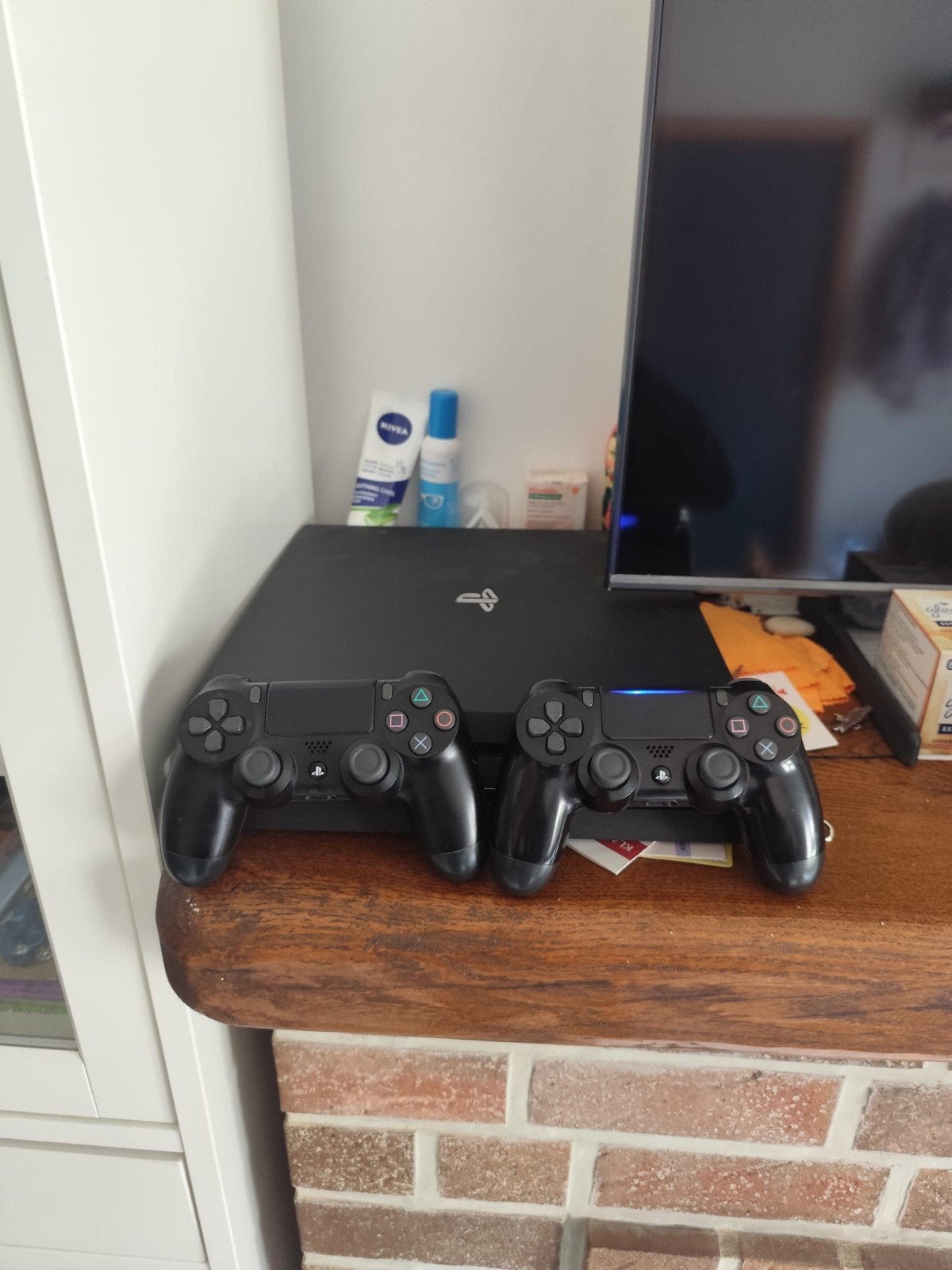 Sony Playstation 4 pro 1TB + 2 controlers + 12 games, Games en Spelcomputers, Spelcomputers | Sony PlayStation 4, Ophalen, Met games