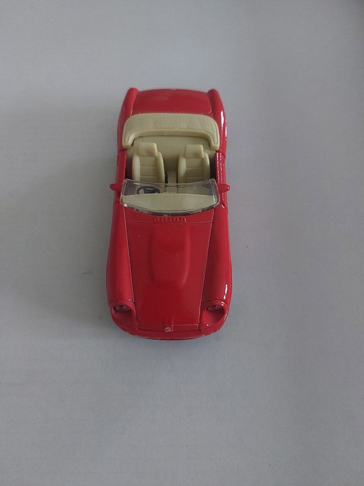 voiture miniature MG RV8 rouge, Enlèvement, Voiture
