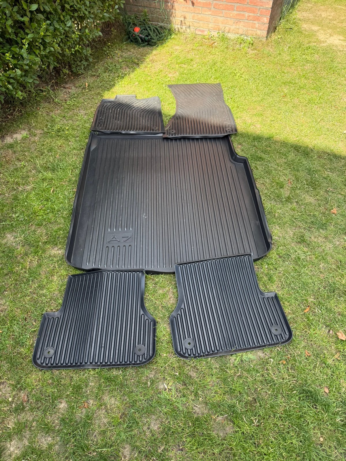Vloermatten + koffermat Audi A7 Rubber, Ophalen, Zo goed als nieuw