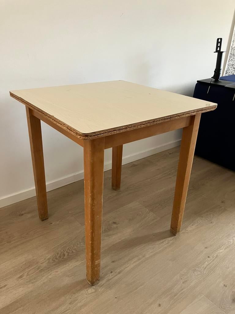 Petite table, Enlèvement, Utilisé