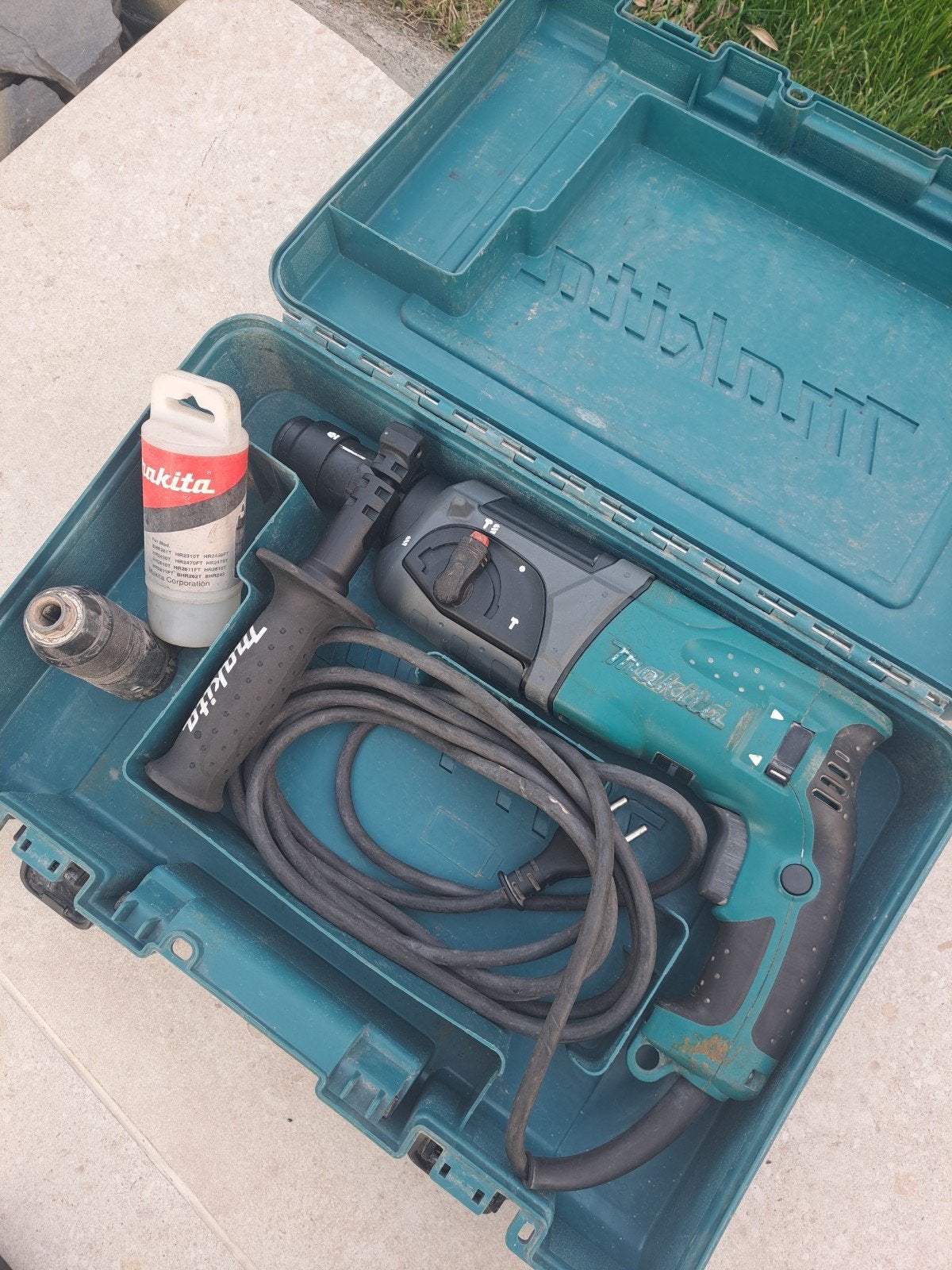 Makita HR2470FT avec étui et mandrin à dégagement rapide, Enlèvement ou Envoi, Comme neuf, Marteau perforateur et/ou Marteau piqueur