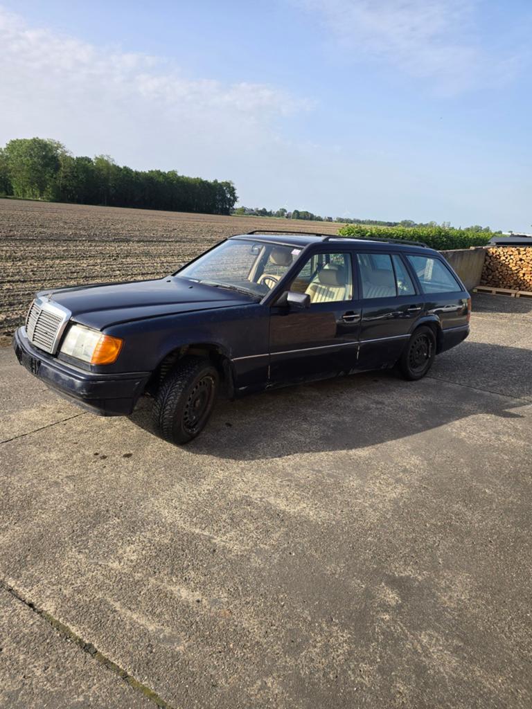 Mercedes 200td 7 zitter bj 27-05-1986, Auto's, Oldtimers, Particulier, Beige, Beige, Leder, Ophalen