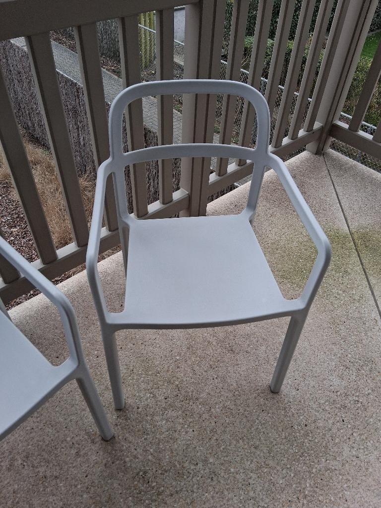 2 kunststof stapelbare stoelen, Ophalen, Zo goed als nieuw, Kunststof, Stapelbaar