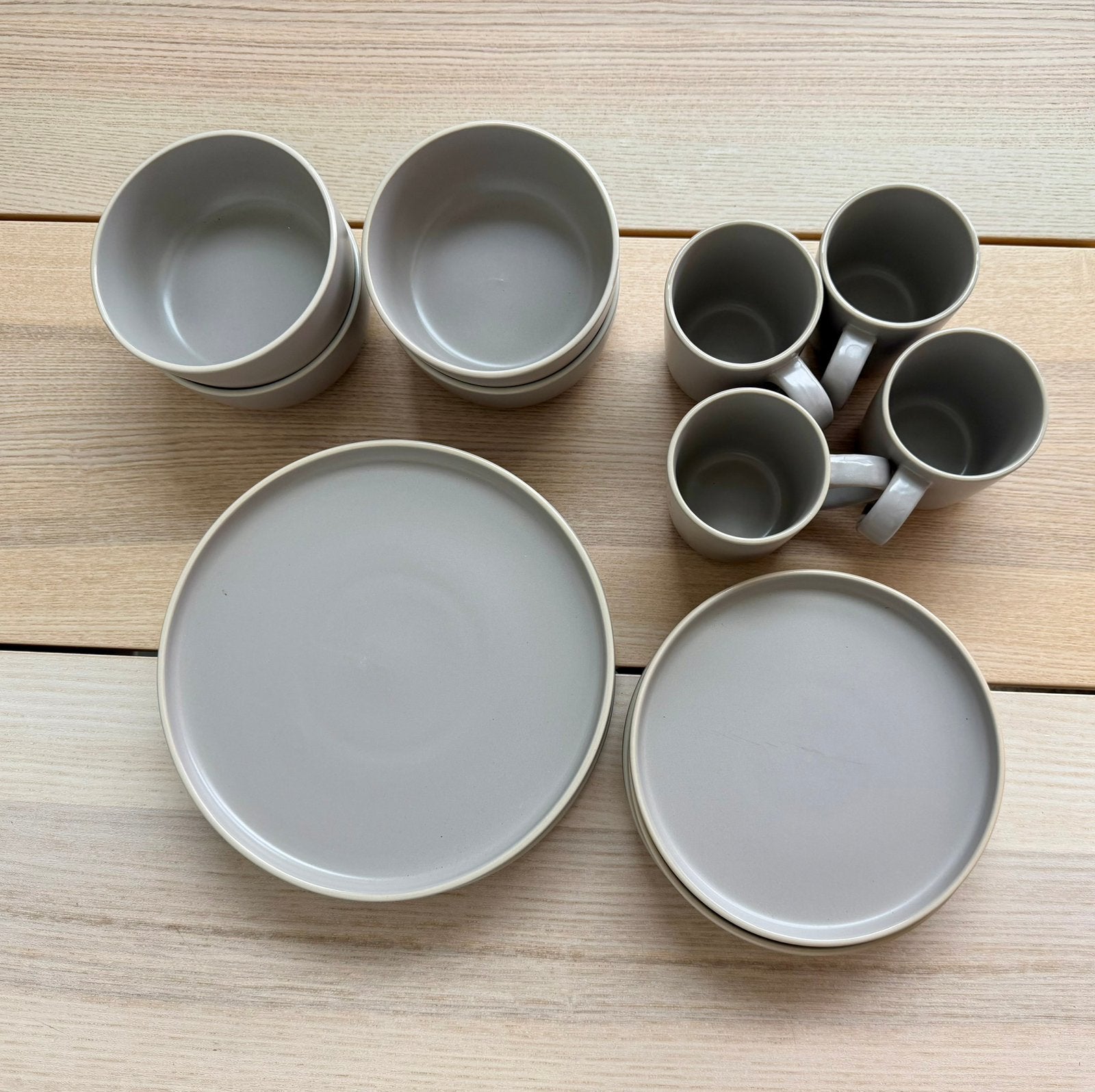 16-delig eetservies Ona Brim, Huis en Inrichting, Keuken | Servies, Ophalen of Verzenden, Zo goed als nieuw, Bord(en)