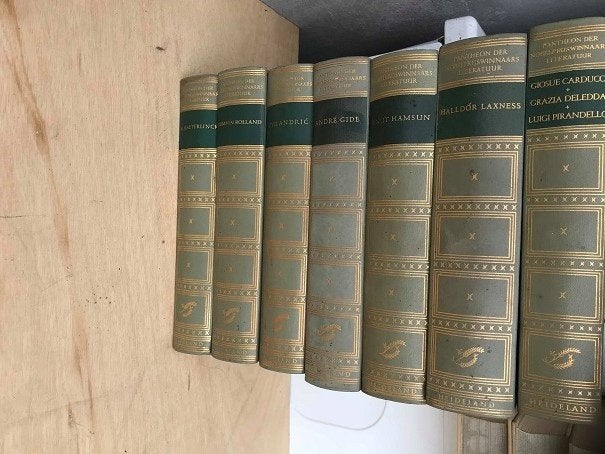 pantheon der nobelprijswinnaars literatuur, Boeken, Ophalen