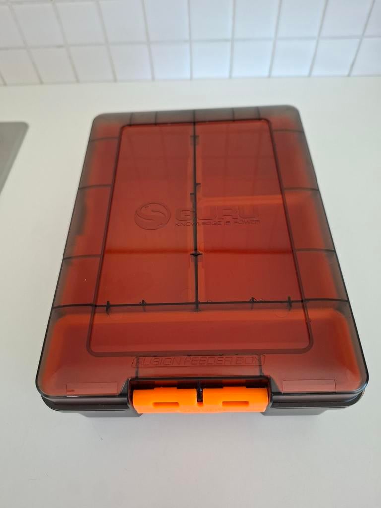GURU Compact Fusion Feeder Box, Watersport en Boten, Hengelsport | Algemeen, Zo goed als nieuw, Ophalen of Verzenden