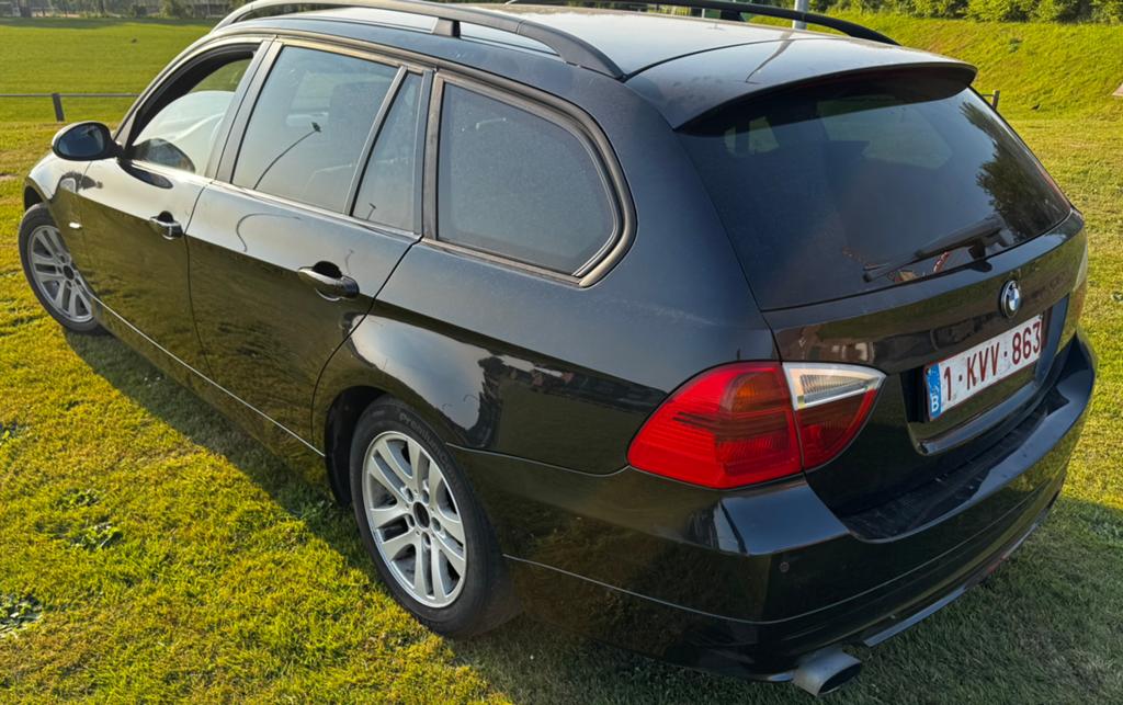 Bmw 320d 2009, Auto's, Achterwielaandrijving, Zwart, Zwart, Leder