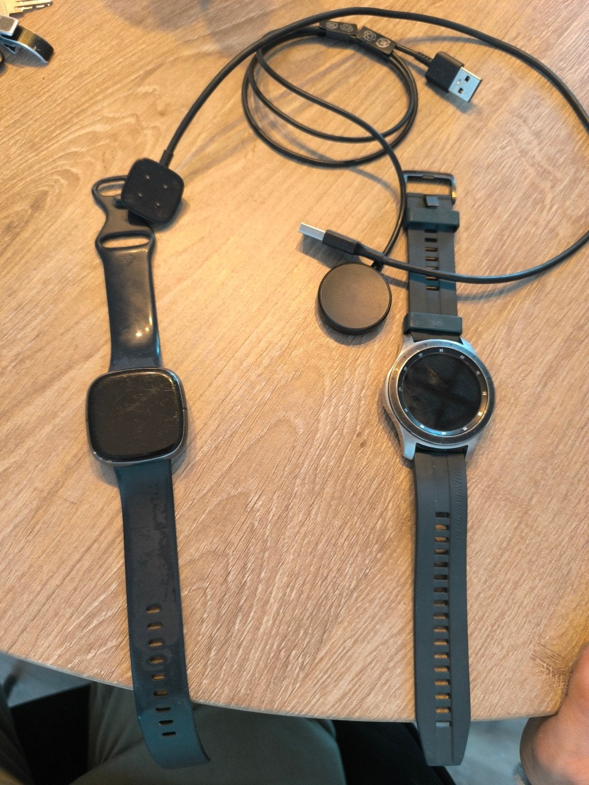 Samsung Galaxy watch / Fitbit met laders., Ophalen
