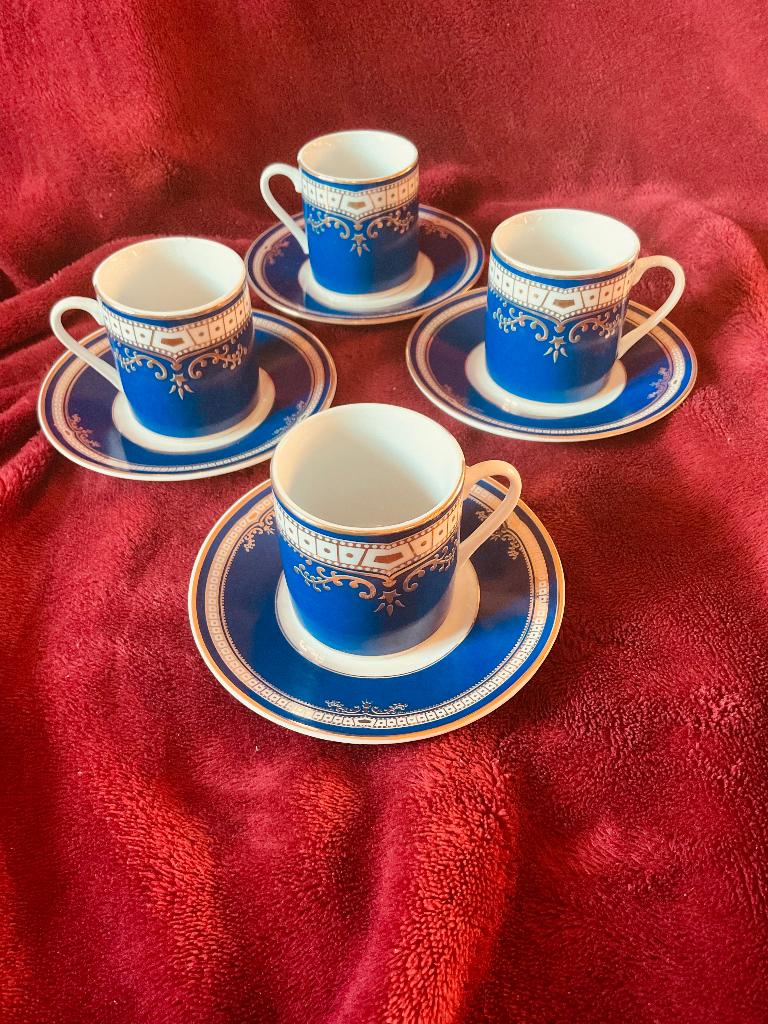 4 petites tasses en porcelaine modèle Titanic, Enlèvement