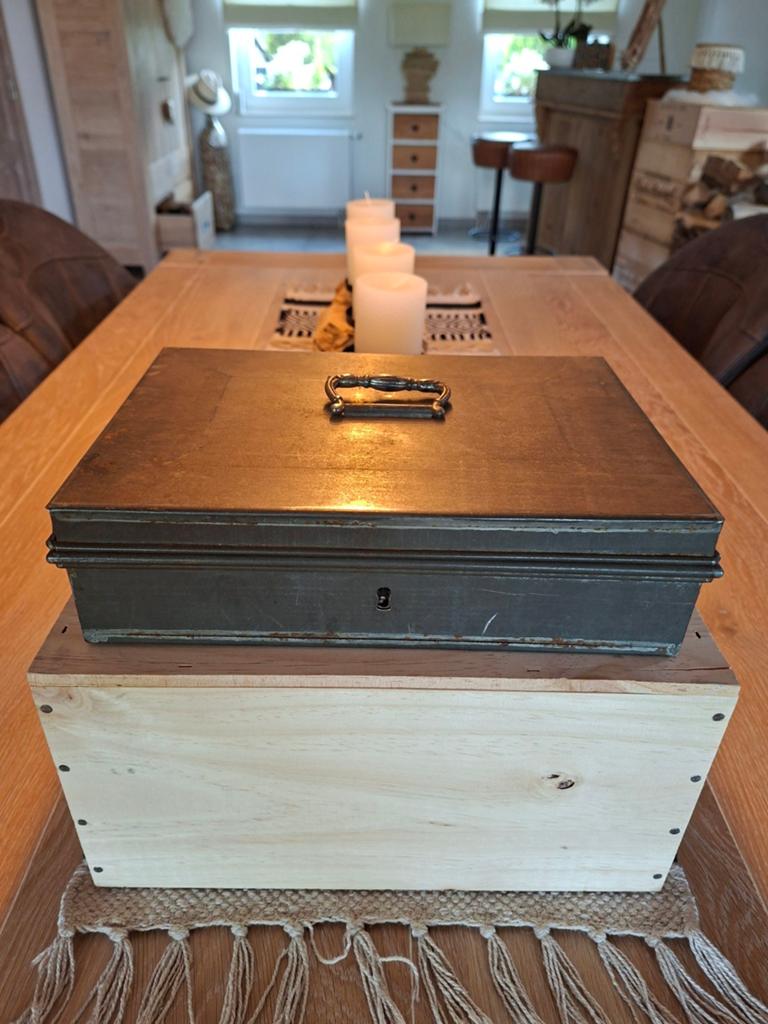 Petit coffret Bijoux métal 1930/40 pas de clé, Ophalen