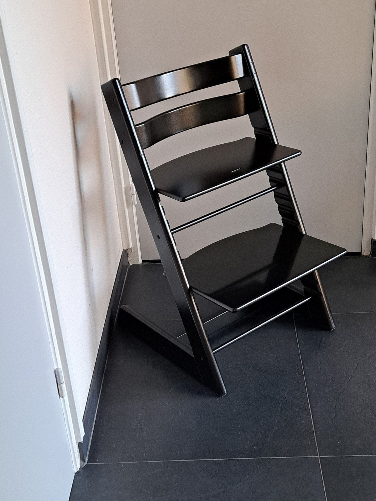 Chaise pour enfant Stokke Tripp Trapp NEW MODEL en noir sati, Enlèvement, Comme neuf, Chaise évolutive, Coulissant