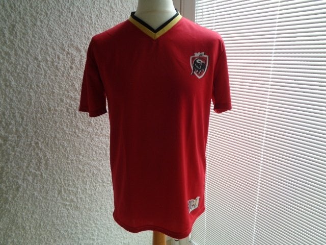 Maillot rouge. Marque: "Jupiler Foot. Taille M, Taille M, Enlèvement ou Envoi, Utilisé, Maillot