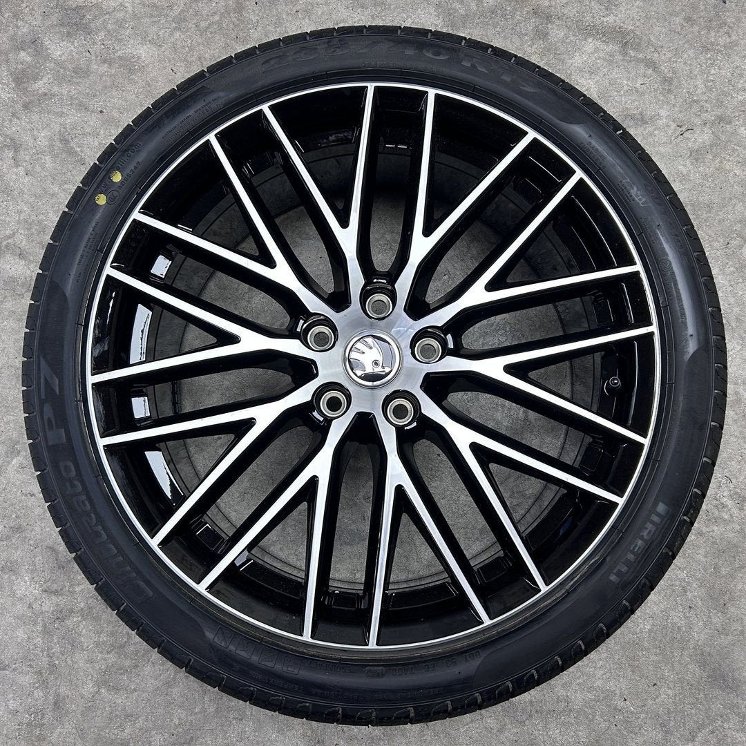19 inch originele FR velgen + zomerbanden Karoq Octavia, Neuf, Pneus et Jantes, Véhicule de tourisme, Pneus été