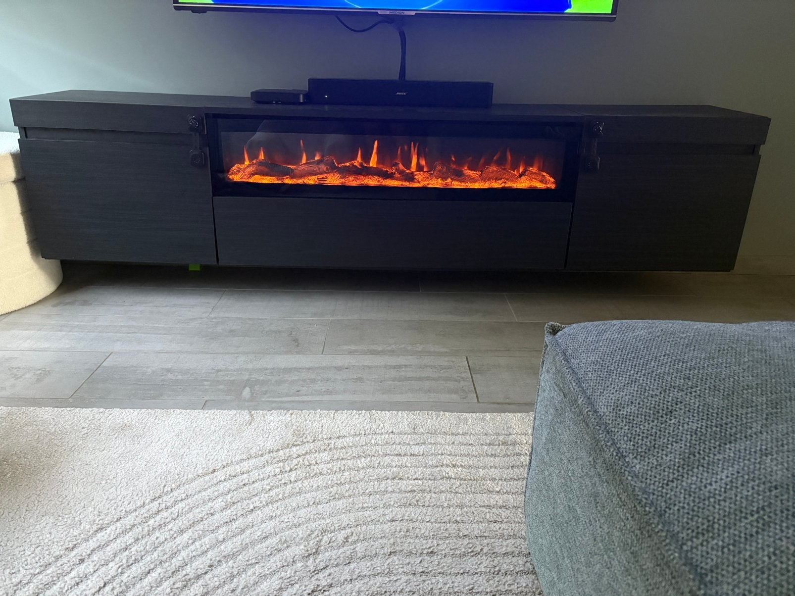 Zwart tv meubel met elektrische haard, Ophalen, Zo goed als nieuw