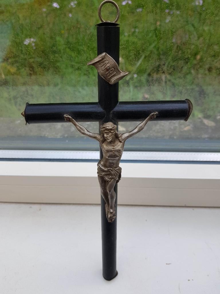 Crucifix très ancien en bois et étain, Enlèvement ou Envoi