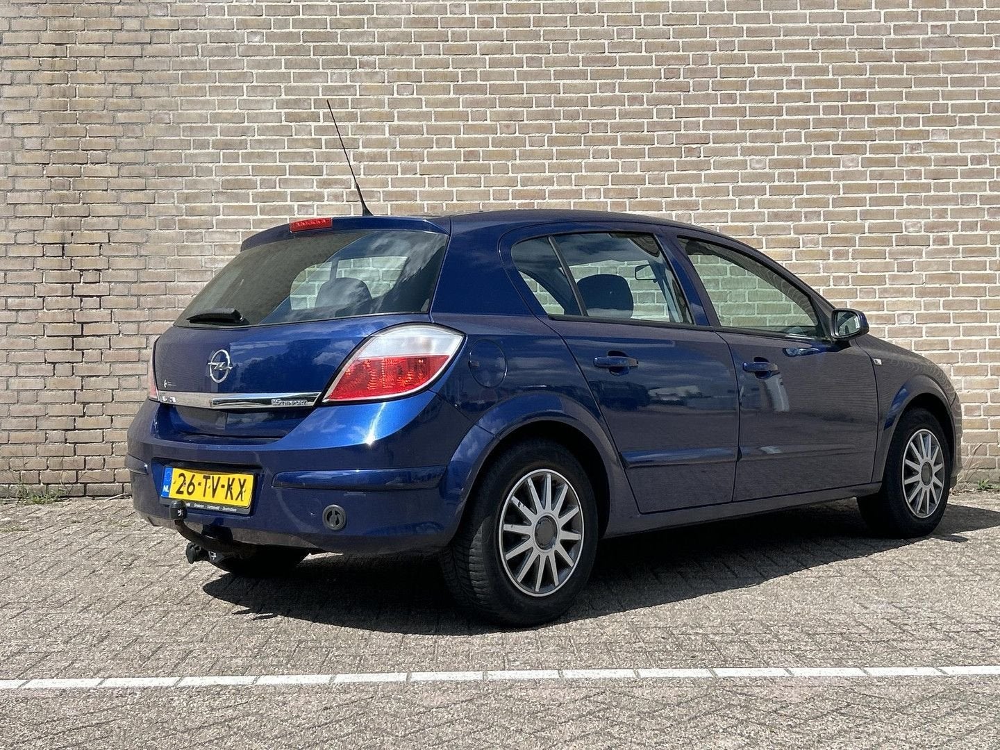 Opel Astra 1.6 Edition | Trekhaak |, 158 g/km, Zwart, Startonderbreker, Blauw