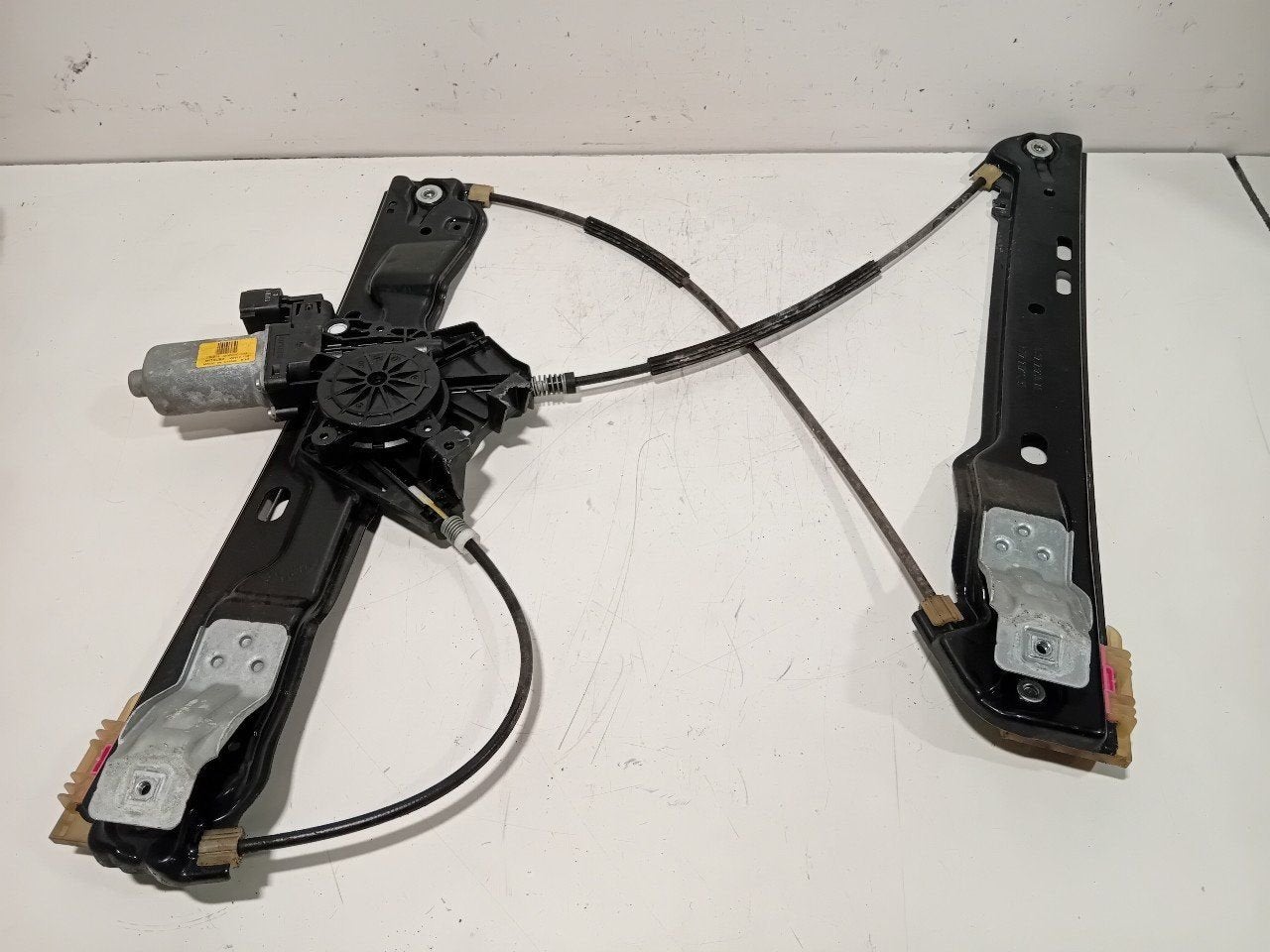 Raammechaniek elektrisch rechts voor Land Rover Evoque, Onderdelen@venauto.nl, Van der Ven Autorecycling B.V., Land Rover, Ettenseweg 76, 4706 PB Roosendaal, The Netherlands