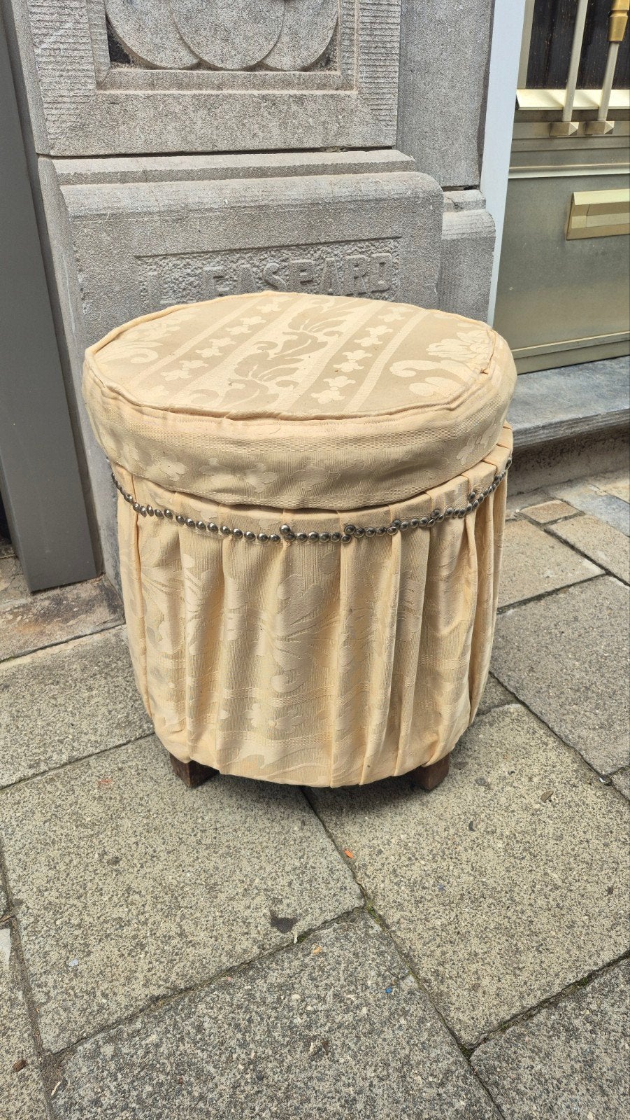 Repose pieds , coffre , tabouret, Ophalen