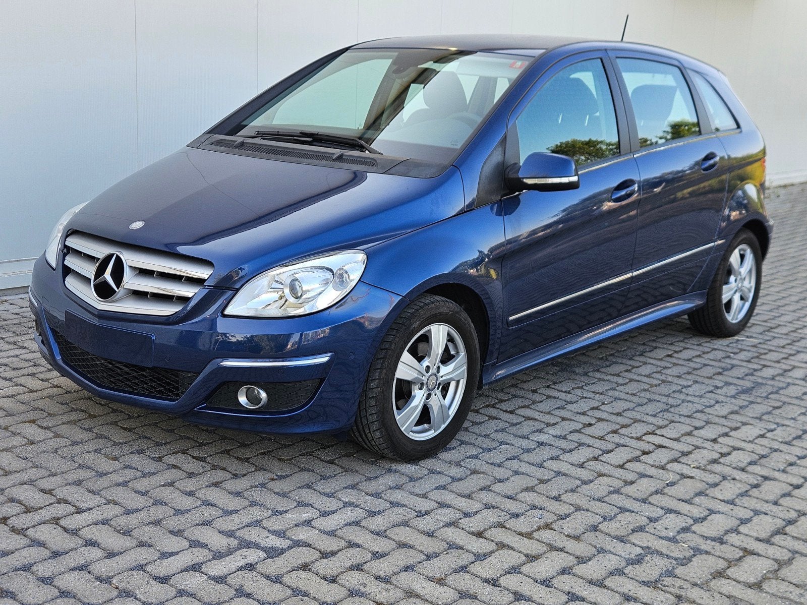 MERCEDES BENZ B180 ESSENCE- BOÎTE AUTOMATIQUE, Cuir, Achat, Entretenue par le concessionnaire, Classe B