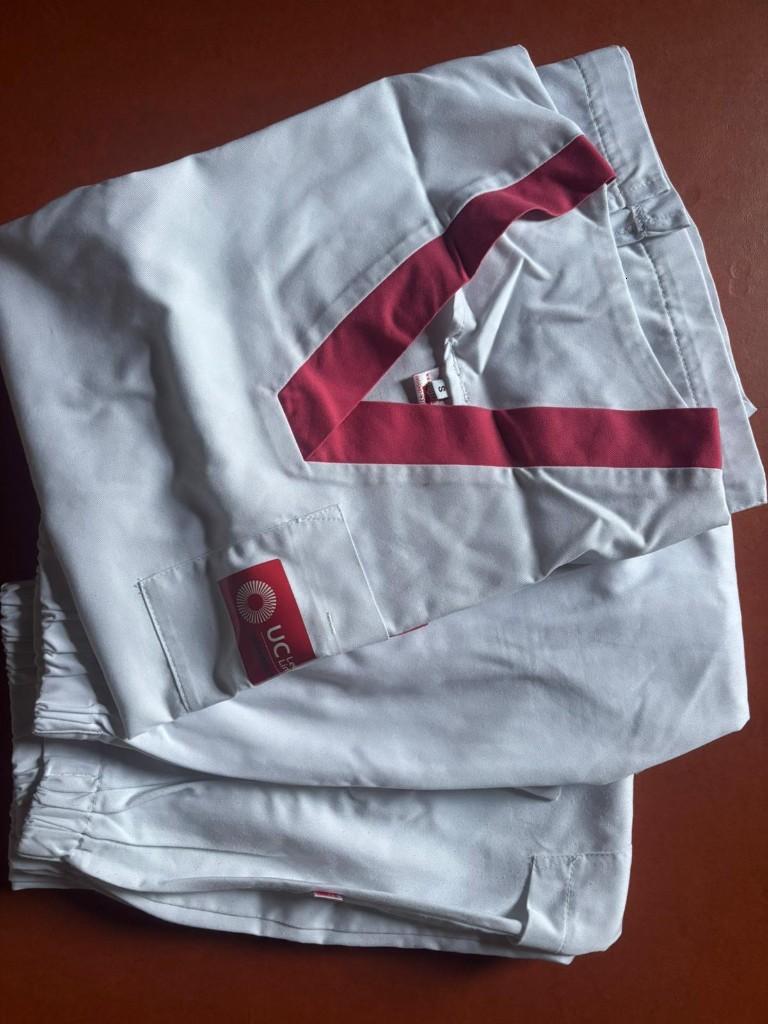 Obstétrique en uniforme (UCLL), Divers, Fournitures scolaires, Enlèvement ou Envoi, Comme neuf