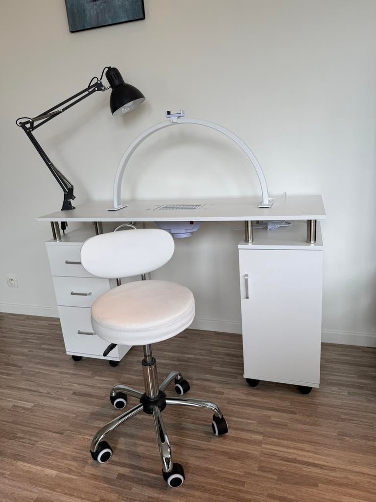 Nageltafel manicure tafel met afzuiging. Gratis: stoel, lamp, Ophalen, Zo goed als nieuw
