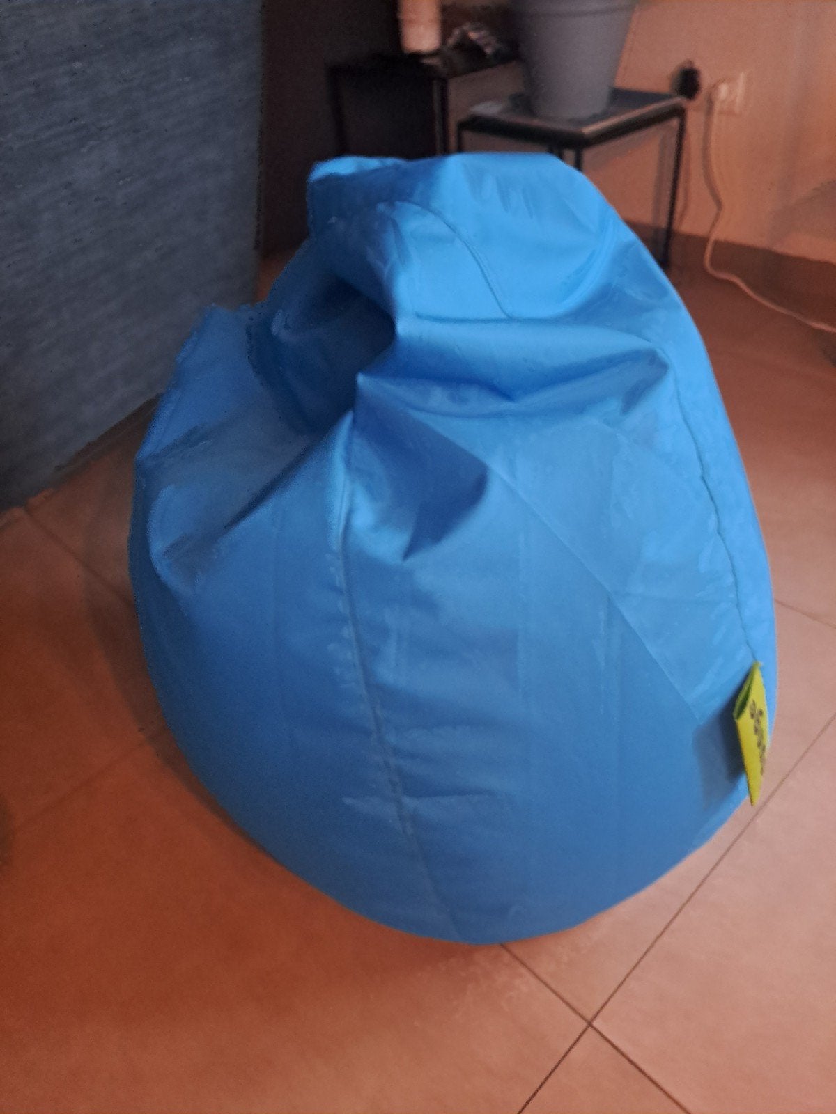 blauwe zitzak, Enlèvement, Pouf