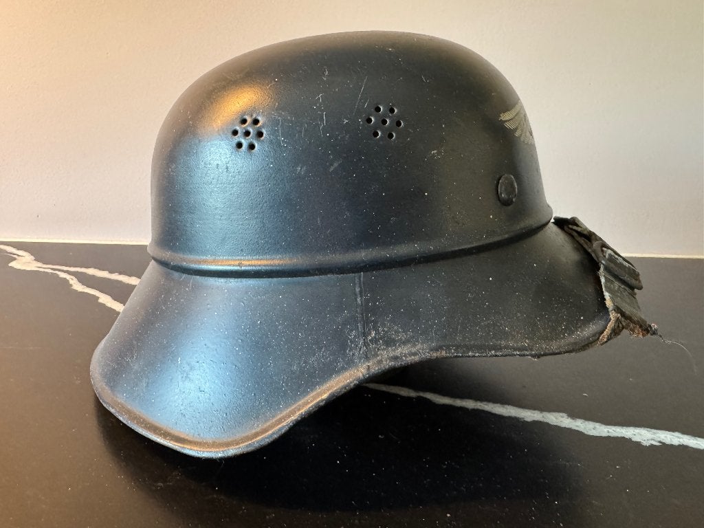 Duitse Luftschutz-helm (M38 “Gladiator”) – WO2, Verzamelen, Ophalen of Verzenden, Landmacht, Helm of Baret