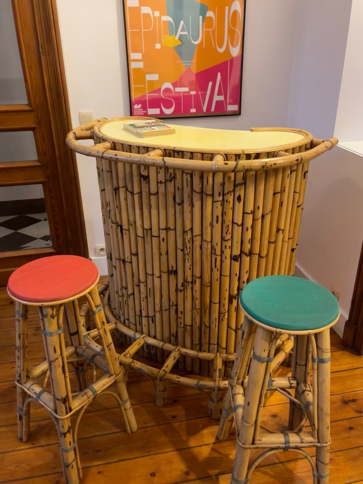 Beautiful historic Tiki Bar, Huis en Inrichting, Barren, Ophalen, Gebruikt, Inclusief barstoelen
