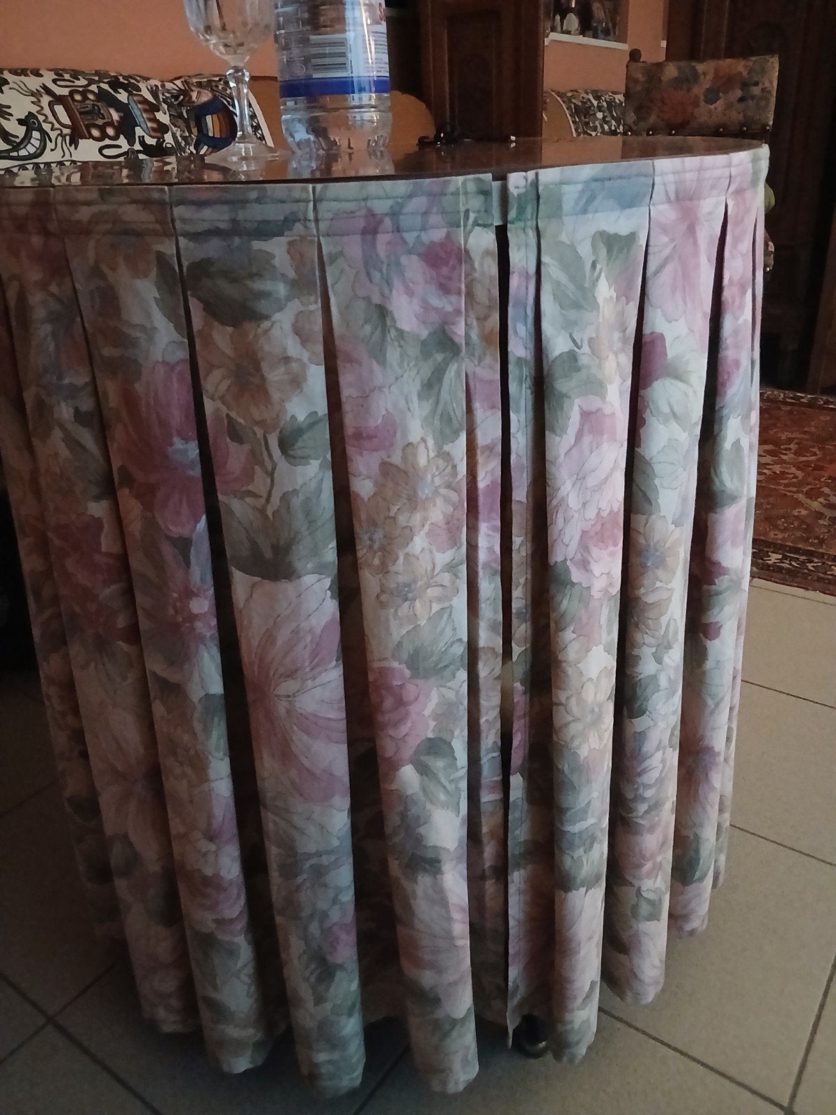 tafel met kleed errond, Huis en Inrichting, Tafelkleden, Ophalen