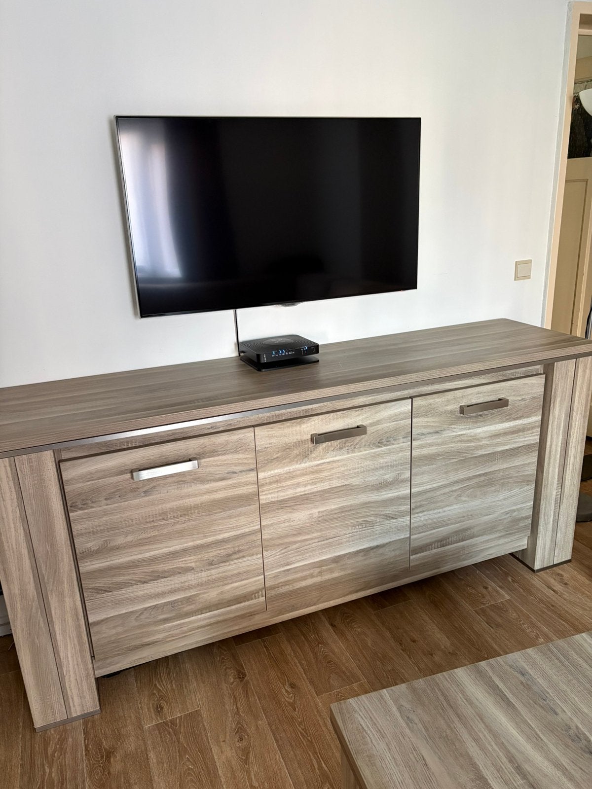 Tv kast en salontafel, Enlèvement