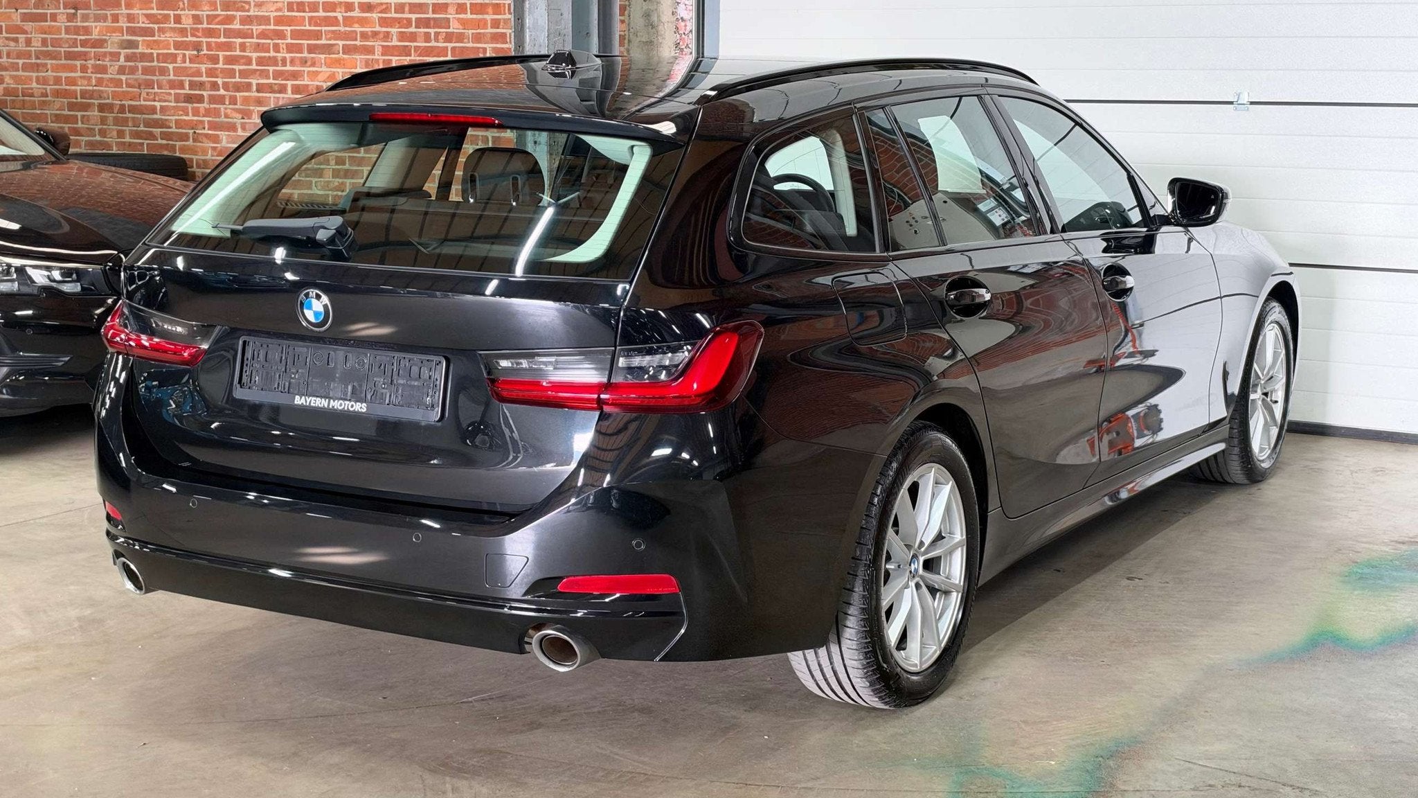 BMW 318 iA*Automaat*Facelift*Garantie*EURO6d*LED*Parkeerse, Autos, Achat, Euro 6, 5 portes, 1998 cm³