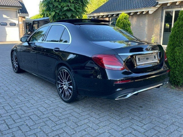Mercedes-Benz E-klasse 220 d AMG LINE PANO NAVI CAMERA LED, Auto's, Automaat, 4 deurs, Gebruikt, Zwart