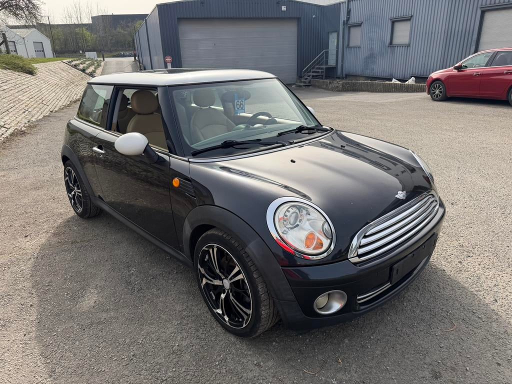 Mini Cooper 1.6ess euro4 airco leer 233000km bediening ok, Auto's, Mini, 4 zetels, 4 cilinders, Bedrijf, Handgeschakeld