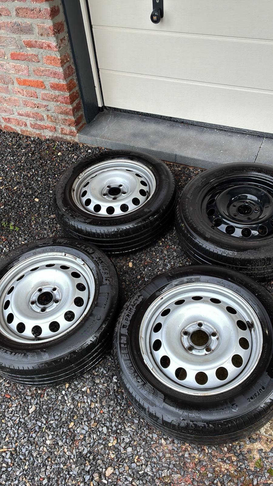 4 pneus été sur jantes tôle, Autos : Pièces & Accessoires, Pneus & Jantes, Enlèvement, Pneus été, Pneu(s)