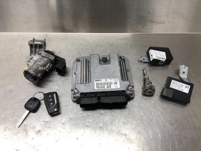 COMPUTER CONTACTSLOT Toyota Auris (E18) (|896610ZG30|), Gebruikt, Toyota