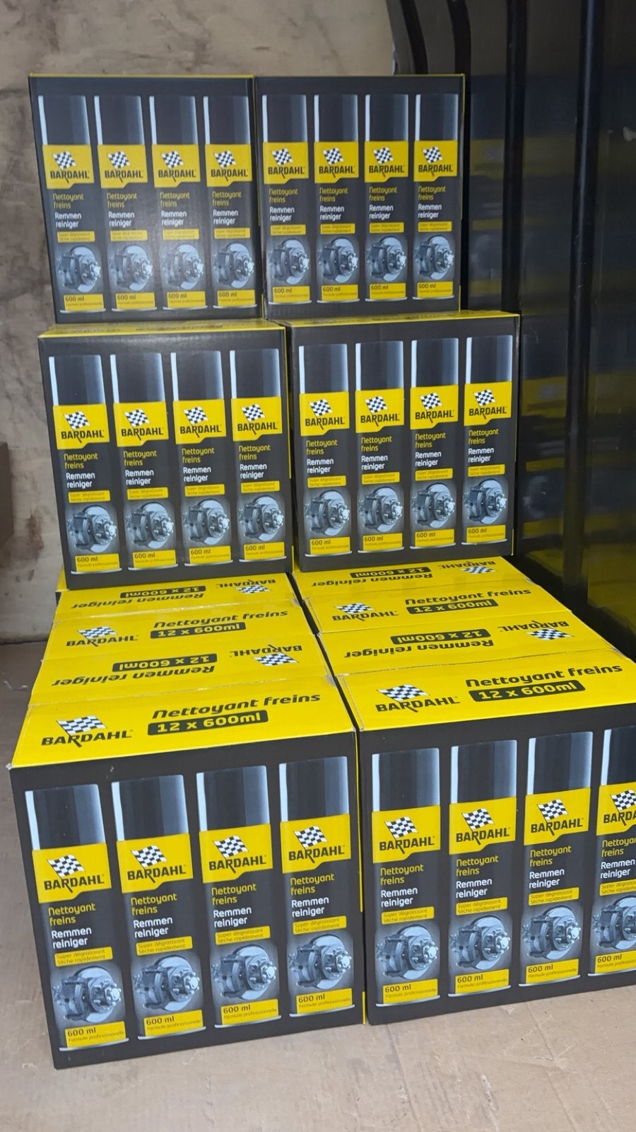 Huile moteur  et nettoyant frein a vendre, Envoi