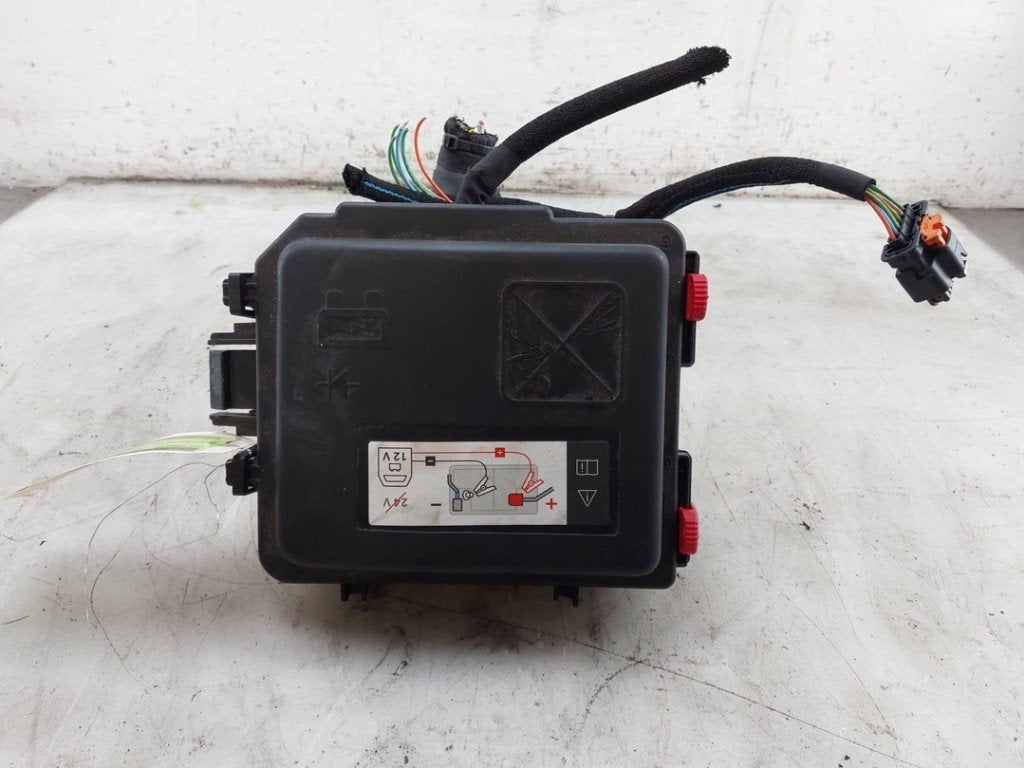 BOITIER FUSIBLES Opel Corsa F (UB / UH / UP) (|9826717980|), Opel, Opel Automobile GmbH, Utilisé, Kontakt-opel@opel.com