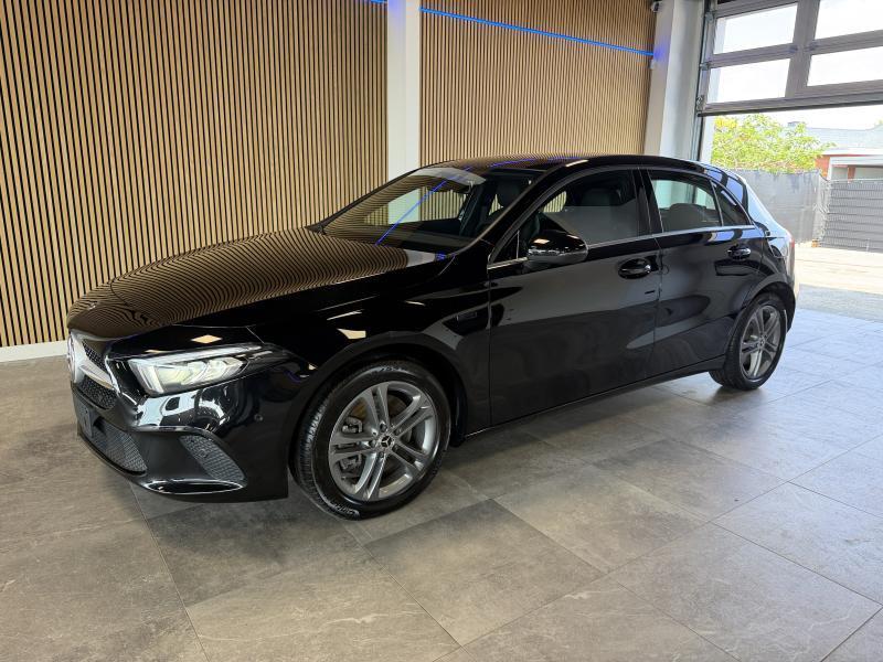 Mercedes-Benz A 250 e Hybrid pano lederen zetels 1ste eigena, Auto's, Mercedes-Benz, Automaat, 32 g/km, Zwart, 5 deurs
