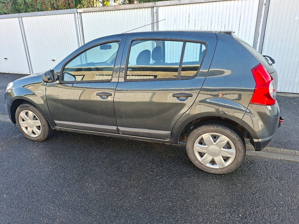 Climatisation Dacia Sandero 1.4i 161dkm homologuée à vendre, Autos, Achat, 4 portes, Boîte manuelle, Noir