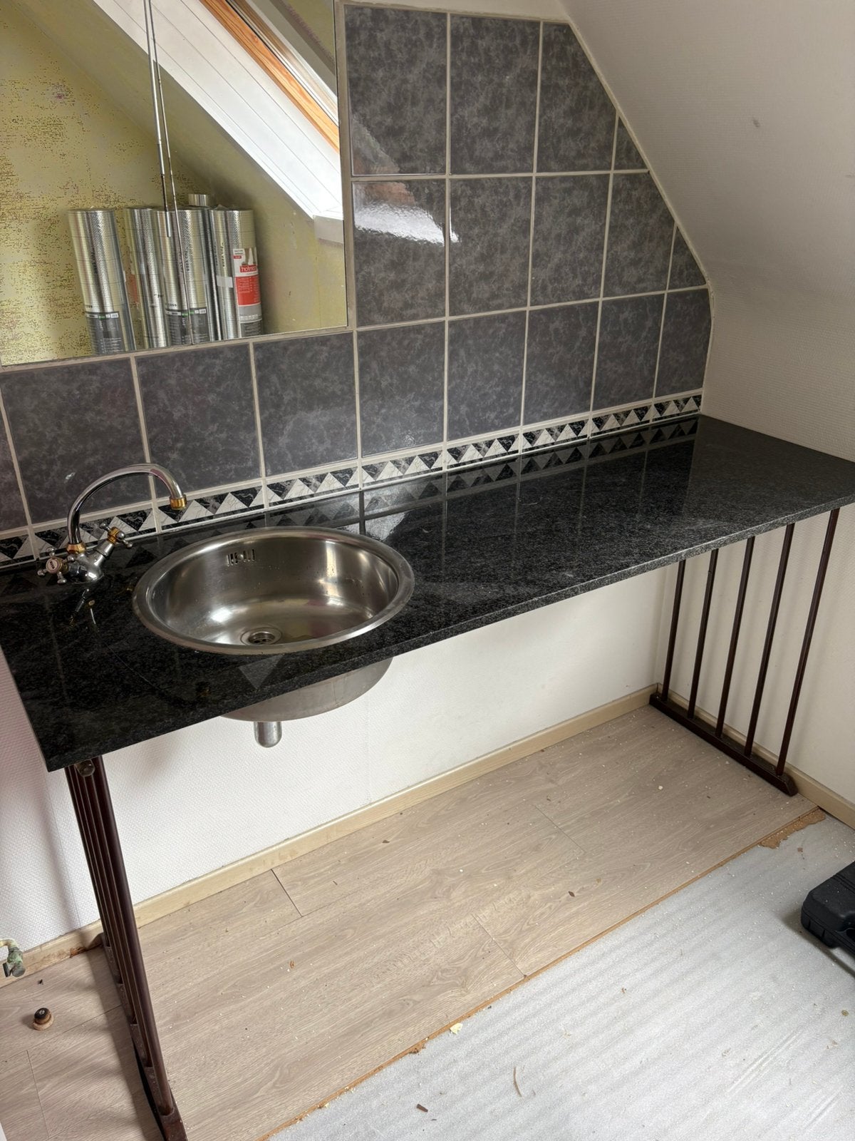 Natuursteen tafel + lavabo en kraan te koop, Ophalen of Verzenden, Zo goed als nieuw