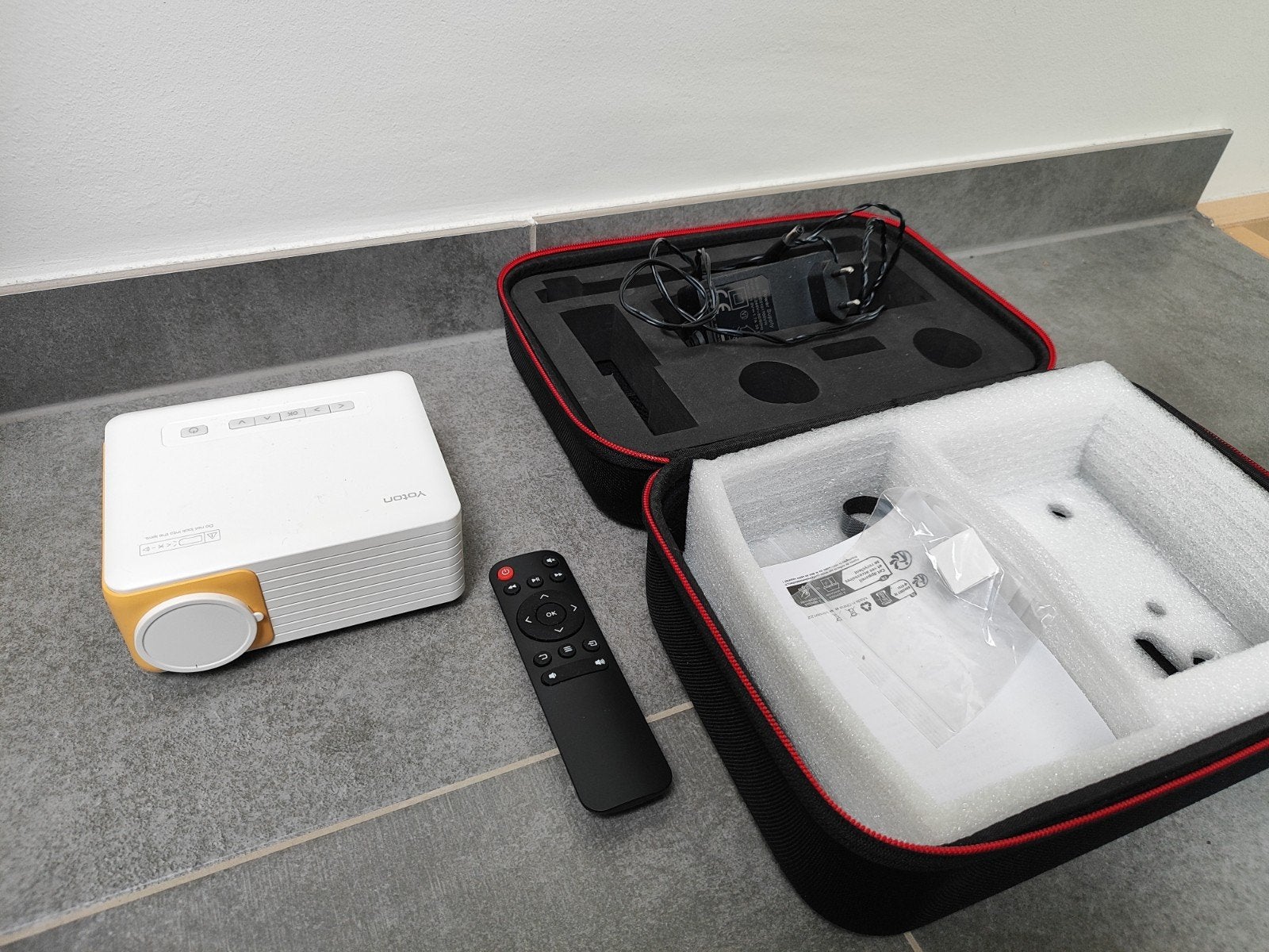 Yoton Y3 beamer incl tas, Audio, Tv en Foto, Ophalen of Verzenden