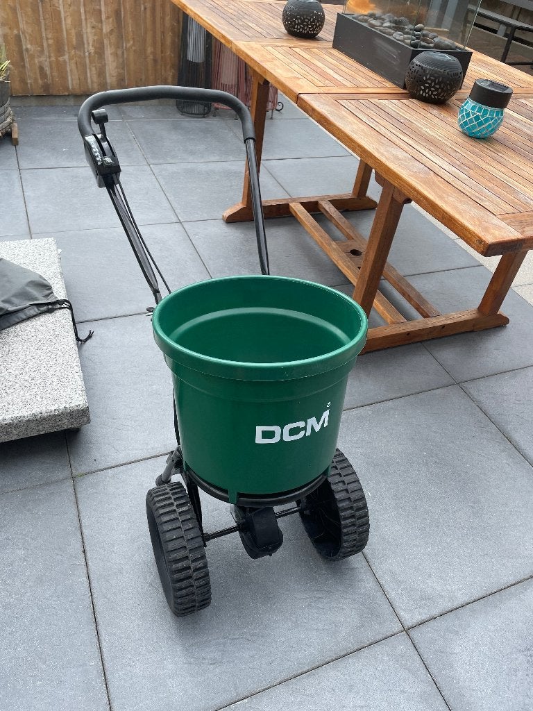 DCM proffesionele meststrooiwagen, Ophalen, Zo goed als nieuw