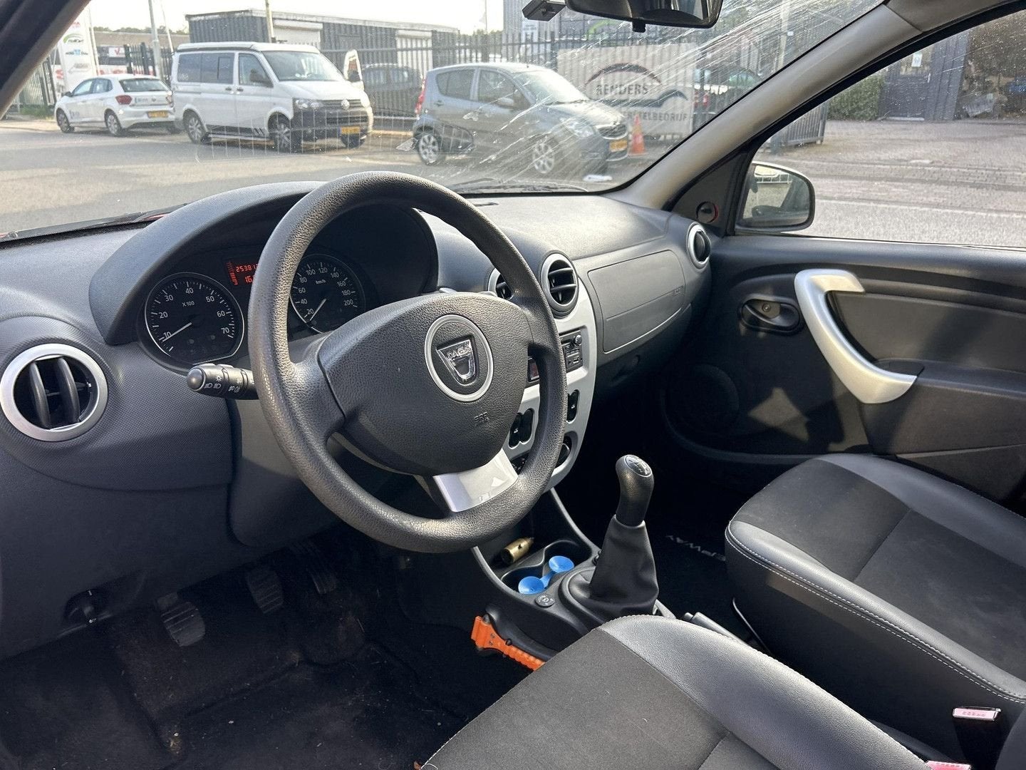 Dacia Sandero 1.6 Stepway LPG | Airco | Trekhaak |, Auto's, Zwart, Mistlampen, Bedrijf, Handgeschakeld