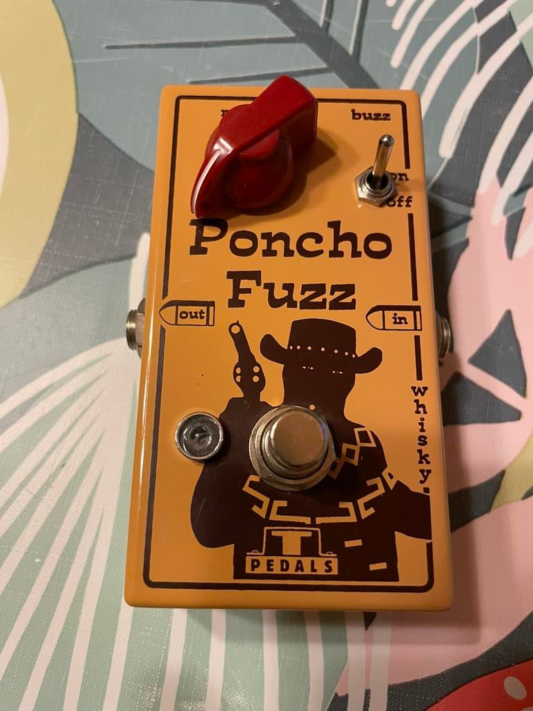 Poncho fuzz, Enlèvement ou Envoi, Comme neuf, Reverb