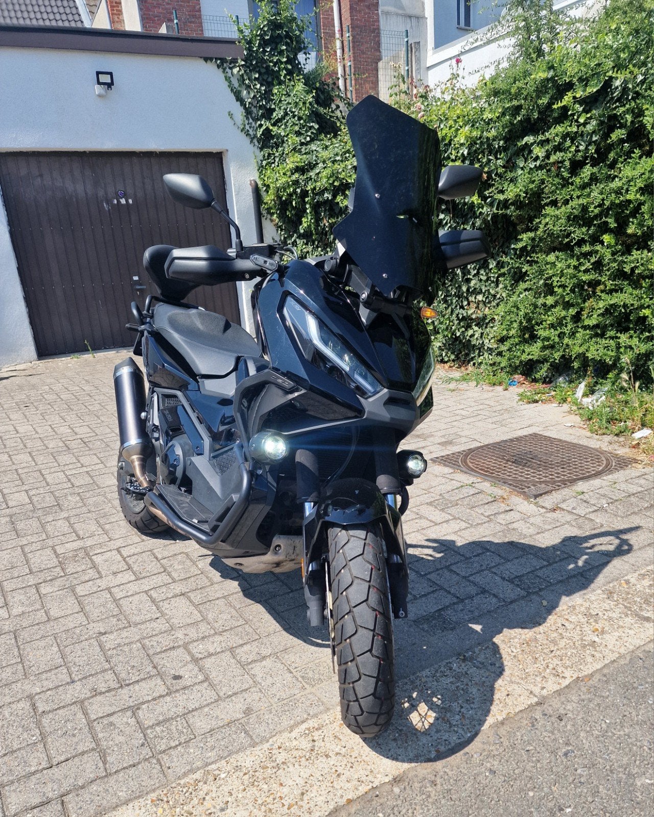 XADV 750. 2022 entièrement noir, Motos, Motos | Honda, Particulier, Sport, Enlèvement